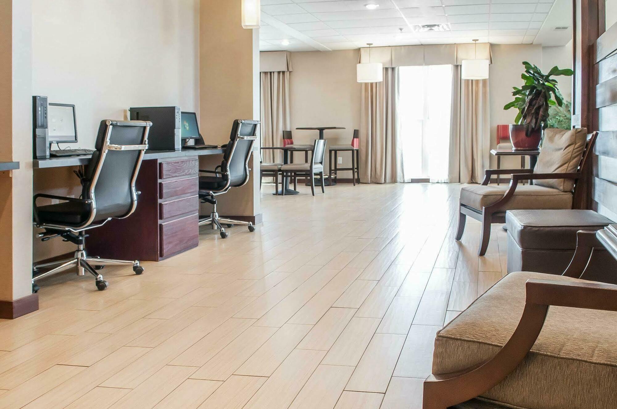 Comfort Suites Фармінґтон Екстер'єр фото